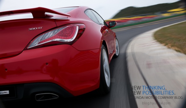 2012_Hyundai_Genesis_Coupe-arka