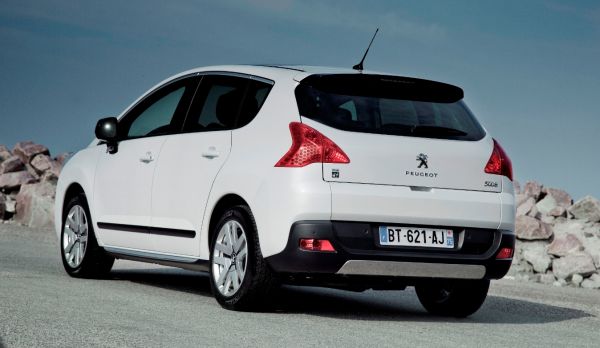 PEUGEOT_3008_HYBRID4