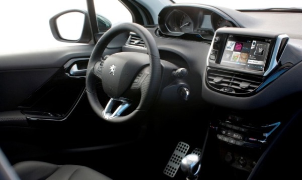 Peugeot_208 (4)