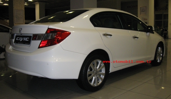 2012_yeni_Honda_Civic_sedan (3)-wm