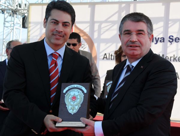 Plaket takdimi