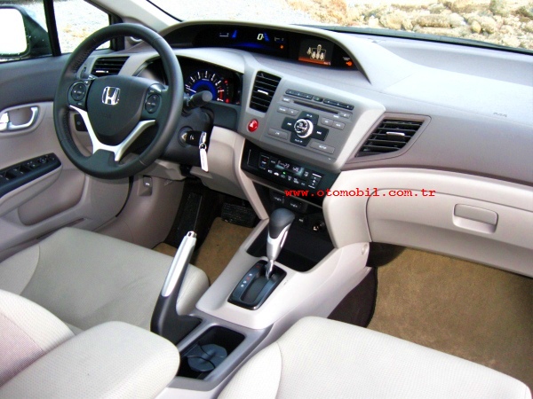 Yeni_Honda_Civic_Sedan_otomatik_2012 (27)