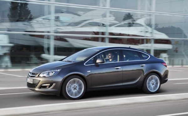2013_Opel_astra_sedan_yeni