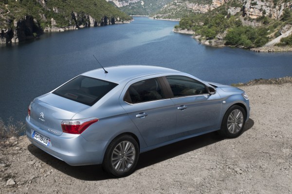Yeni_2013-Citroen_C-Elysee_test-surus-arka