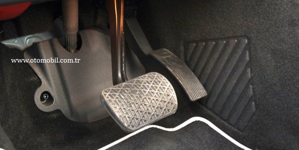 Yeni_2013_Mercedes-Benz_A_180_test (6)