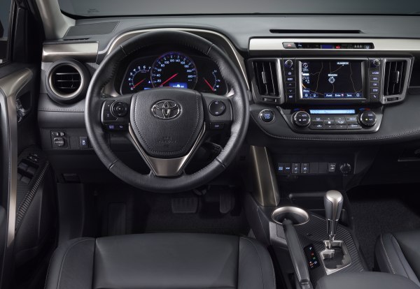 Yeni_2013_Toyota_RAV4-ic-mekan