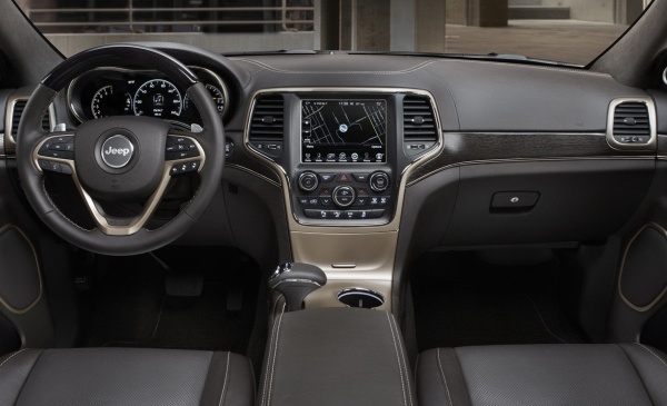 2013_yeni_makyajli_Jeep-Grand-Cherokee_2014_ic_mekan