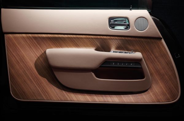 ROLLS-ROYCE_WRAITH_2013_3