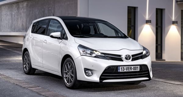 TOYOTA_VERSO_2013_1