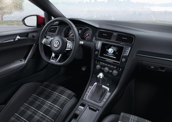 VOLKSWAGEN_GOLF_GTD_2013_2