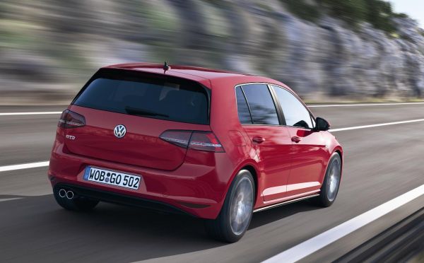 VOLKSWAGEN_GOLF_GTD_2013_3