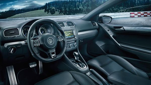 Volkswagen_Golf_R_Cabrio_2