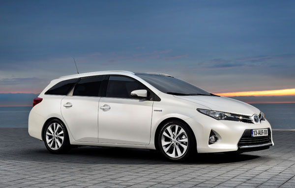Yeni Toyota Auris Touring Sports Cenevre