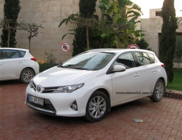 Yeni_2013_Toyota_Auris_test_ilk_surus (3)