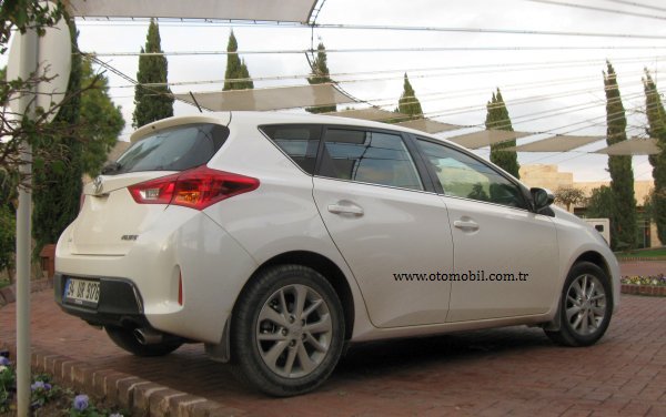 Yeni_2013_Toyota_Auris_test_ilk_surus (4)