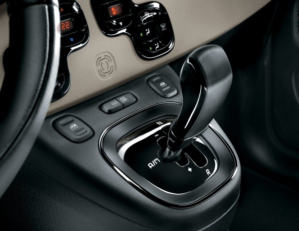 Fiat_Panda_Dualogic_vites_kolu