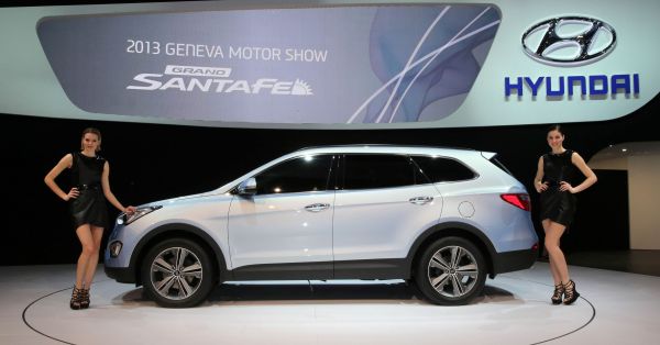 HYUNDAI_GRAND_SANTA_FE_2