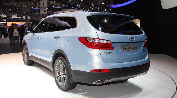 HYUNDAI_GRAND_SANTA_FE_4
