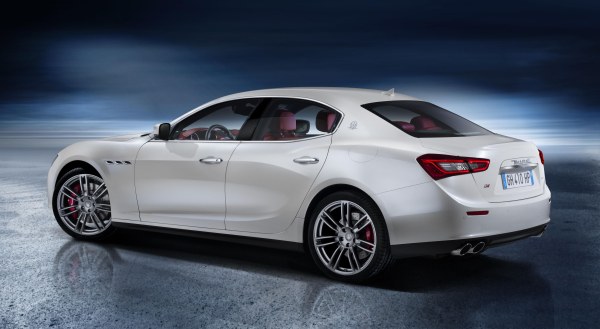 2013_2014_Maserati_Ghibli-arka