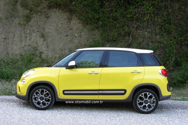 2013_Fiat_500L_1.6_Multijet_Trekking