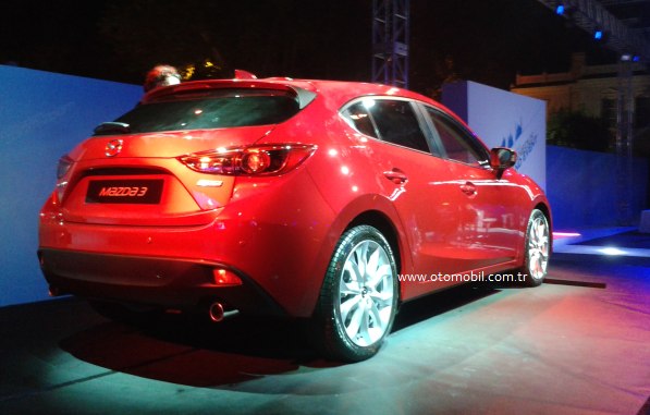 Yeni_Mazda3_2014_arka