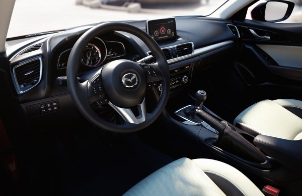 Yeni_Mazda3_Hatchback_2014_ic_mekan