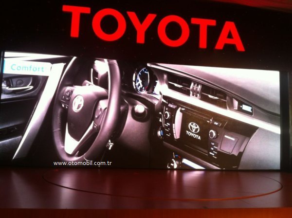 Yeni_Toyota_Corolla_ic_mekan_2013
