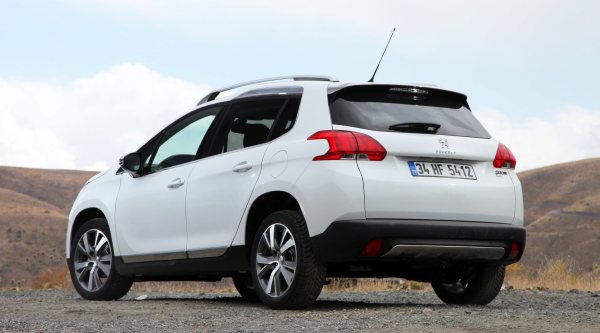 Peugeot_2008_arka
