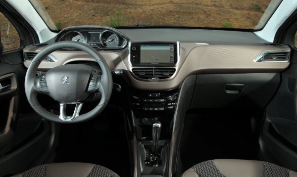 Peugeot_2008_ic_mekan