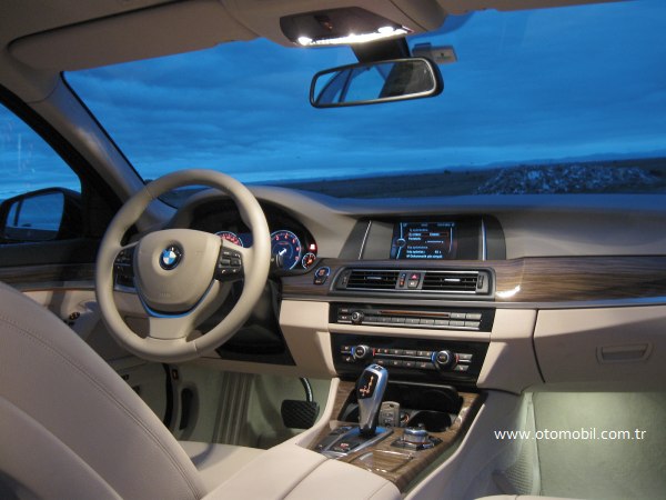 Yeni_BMW_520i_1-6_litre_konsol F10 BMW 520i 2013 ön konsol