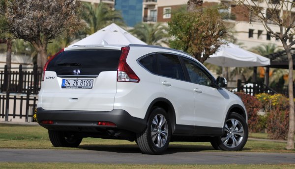 Yeni_Honda_CR-V_1-6_dizel_arka