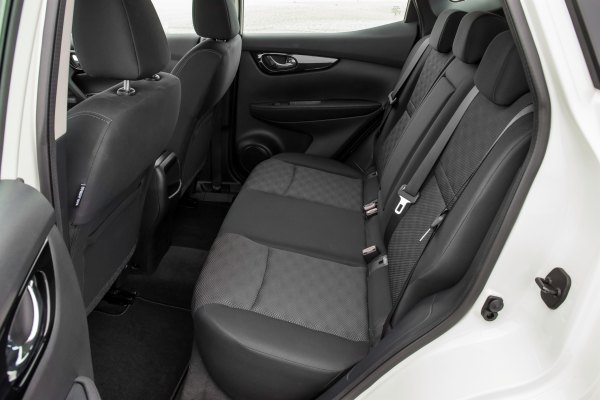 Yeni_Nissan_Qashqai_2014_arka_koltuk