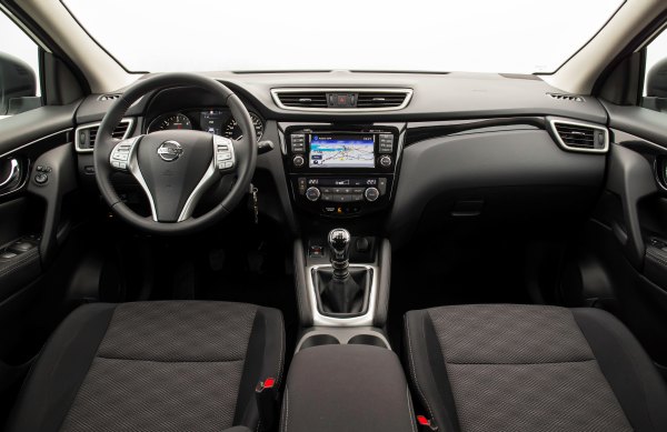 Yeni_Nissan_Qashqai_2014_on_konsol
