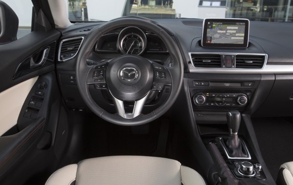 Yeni_Mazda3_ic_mekan_2014