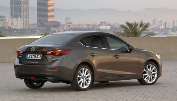 Yeni_Mazda3_sedan (1)