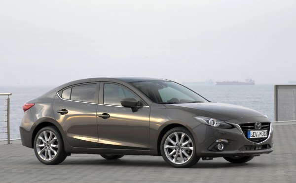 Yeni_Mazda3_sedan (2)