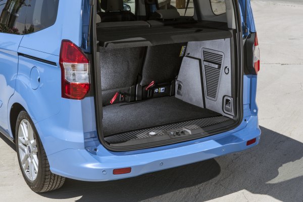 Ford_Tourneo_Courier_bagaj İlk nesil Ford Tourneo Courier bagaj hacmi