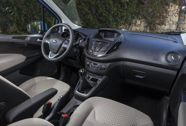 Ford_Tourneo_Courier_ic_mekan