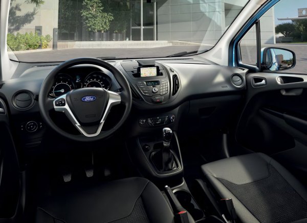 Ford_Transit_Courier_ic_mekan