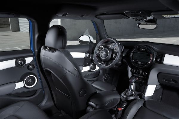yeni_Mini_Cooper_5_kapi_ic_mekan_2015
