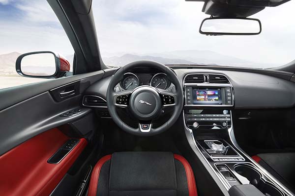 Jaguar XE 2