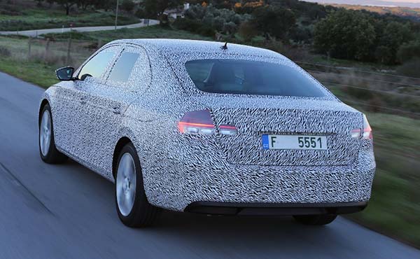 Yeni Skoda Superb 2015 3