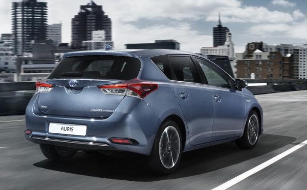 Yeni_2015_Toyota_Auris (2)