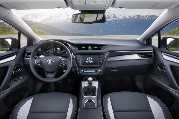 Yeni_Avensis_TS_2015