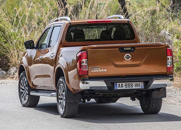 Nissan_Navara_2