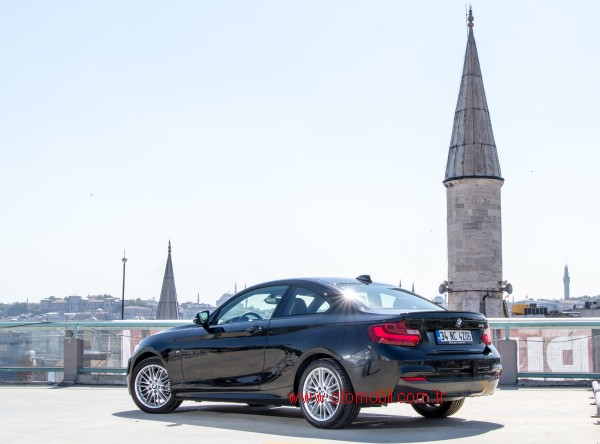 BMW_218i_arka_600_istanbul