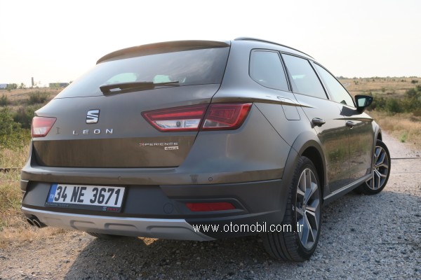 Seat_Leon_X-Perience_arka-600