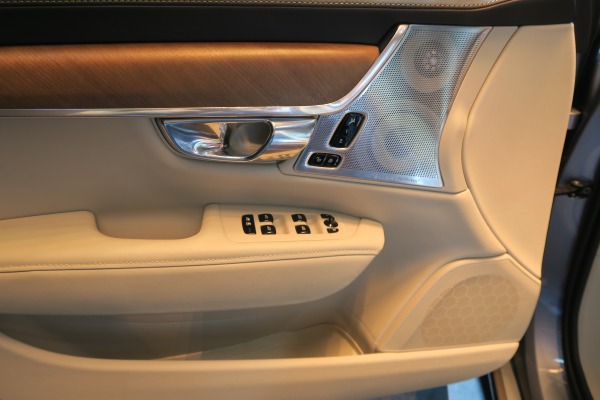 Volvo_S90_kapi