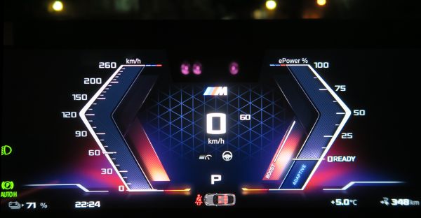 BMW i4 M50 dijital kadran grubu
