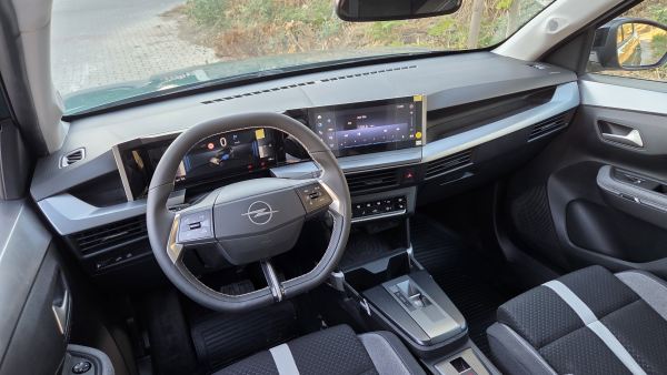 Yeni Opel Frontera ön konsol